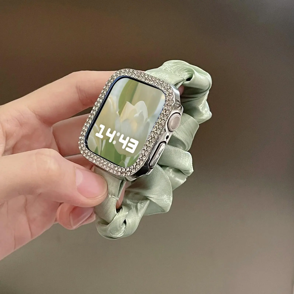Pearlescent scrunchie Apple Watch band - detail photo 10