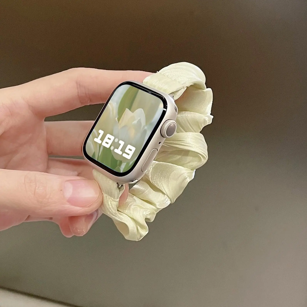 Pearlescent scrunchie Apple Watch band - detail photo 16