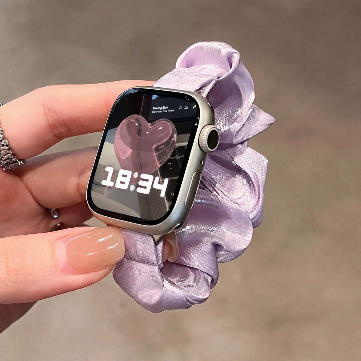 Pearlescent scrunchie Apple Watch band - detail photo 22