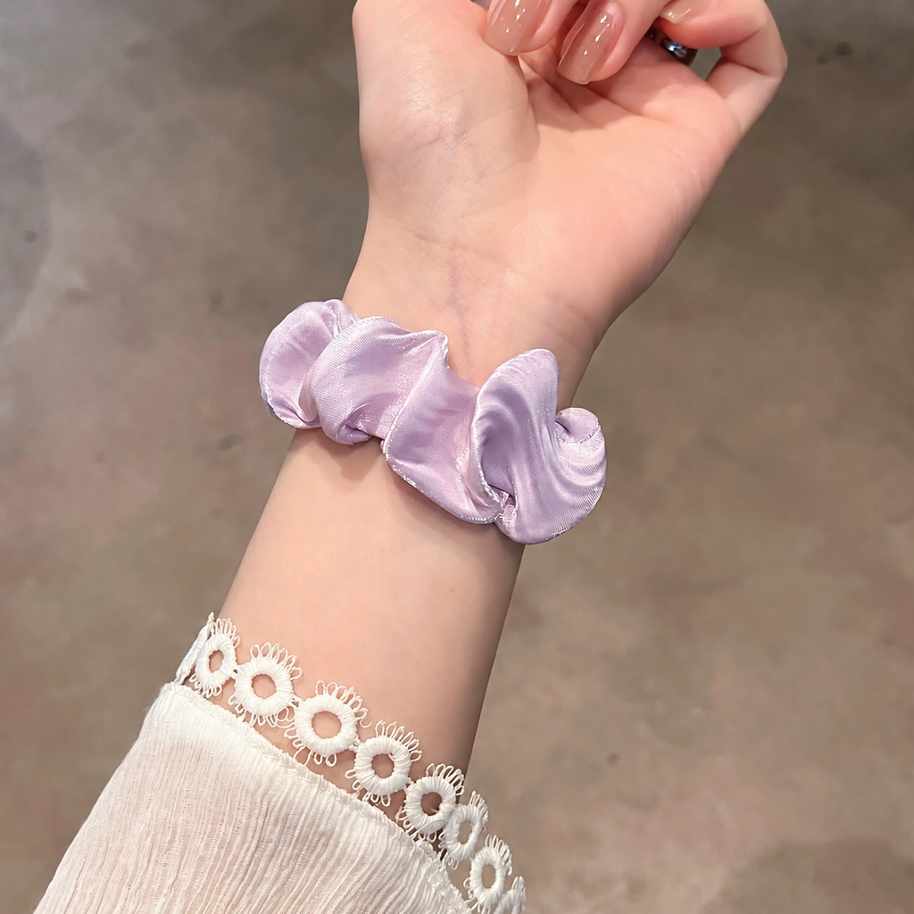 Pearlescent scrunchie Apple Watch band - detail photo 25