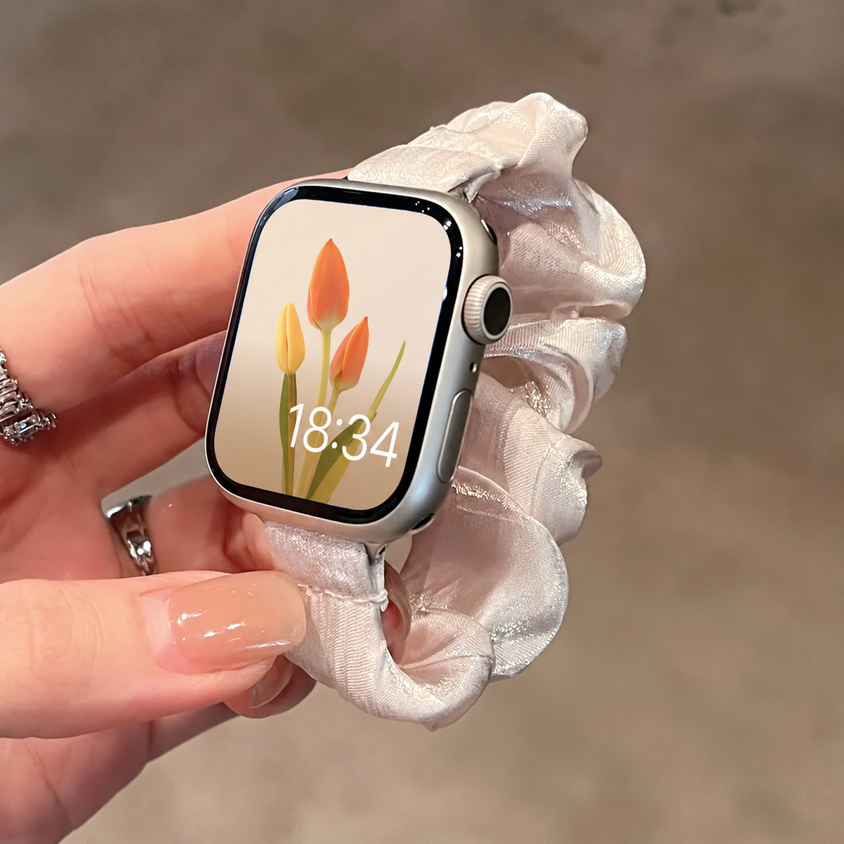 Pearlescent scrunchie Apple Watch band - detail photo 26