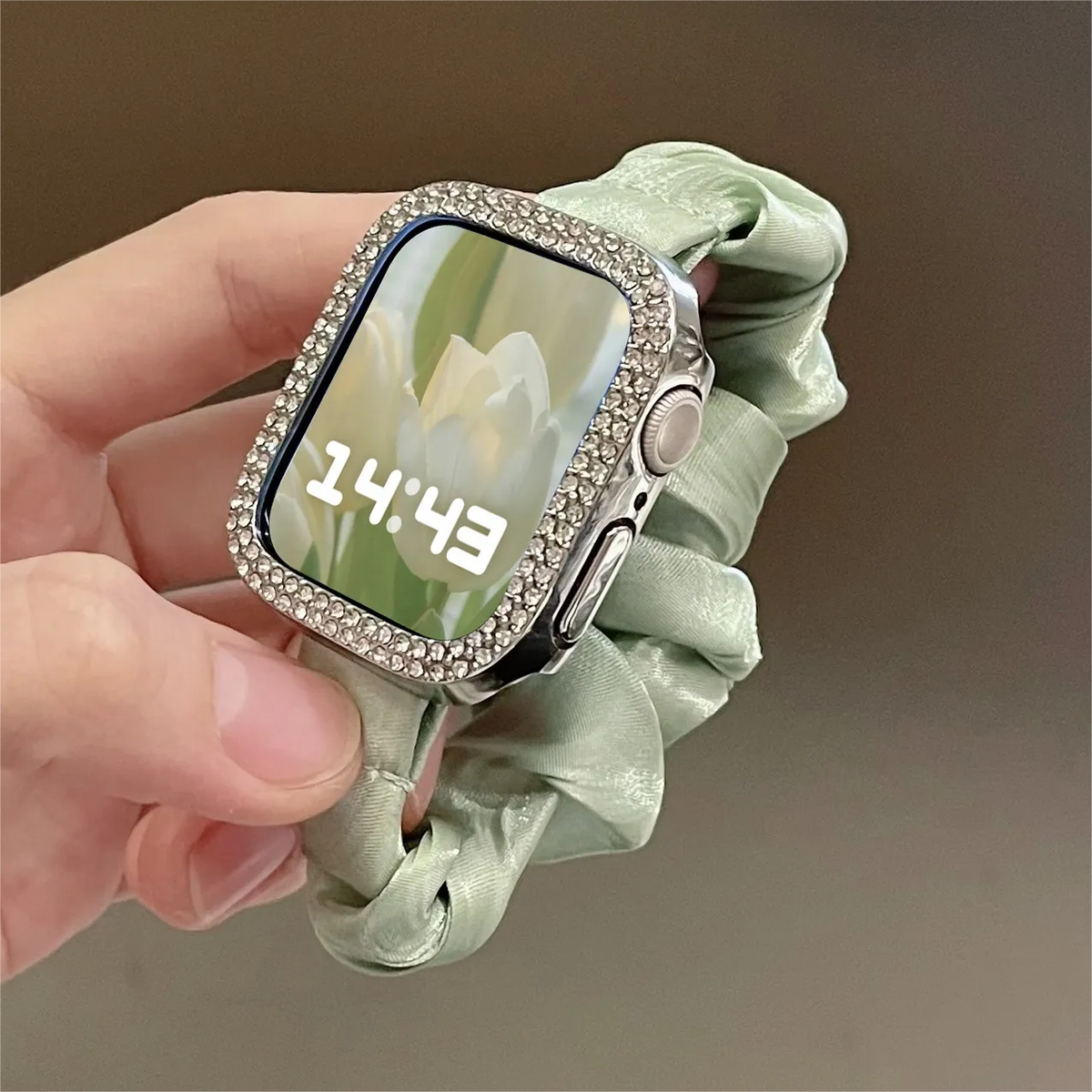 Pearlescent scrunchie Apple Watch band - product photo 5