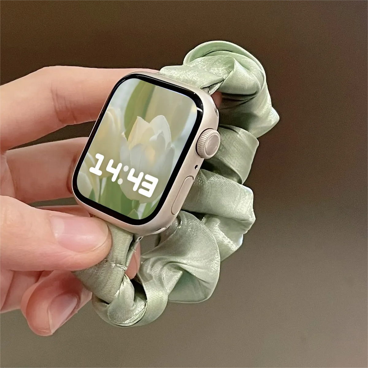 Pearlescent scrunchie Apple Watch band - product photo 6