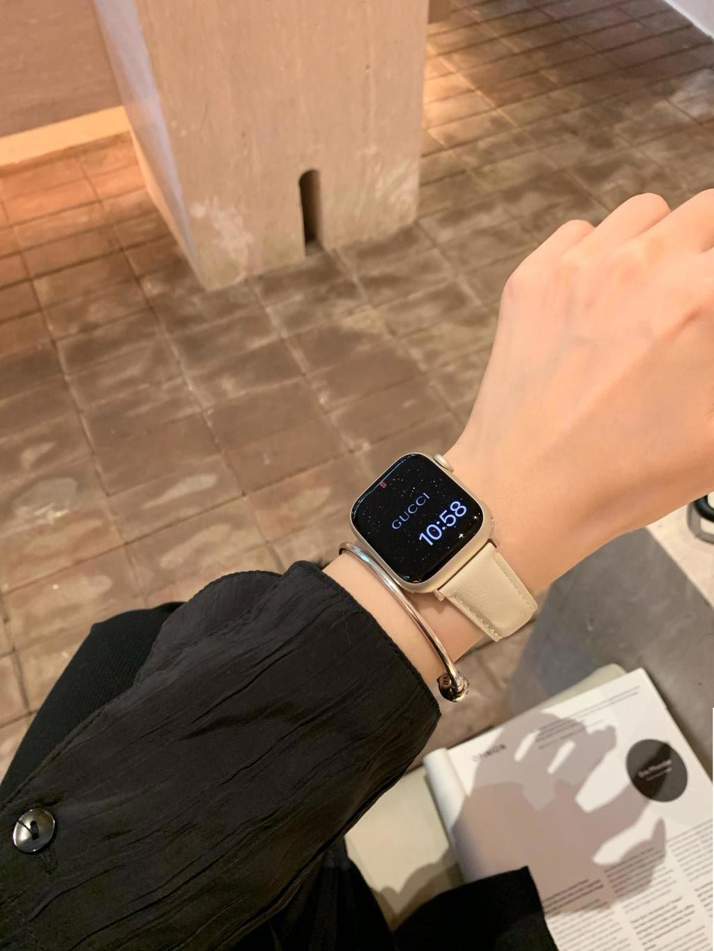 Adjustable Double-D Butterfly-Clasp Vintage Genuine Leather Band for Apple Watch Series 10/9/8/7/6/5 and SE, detail view 8
