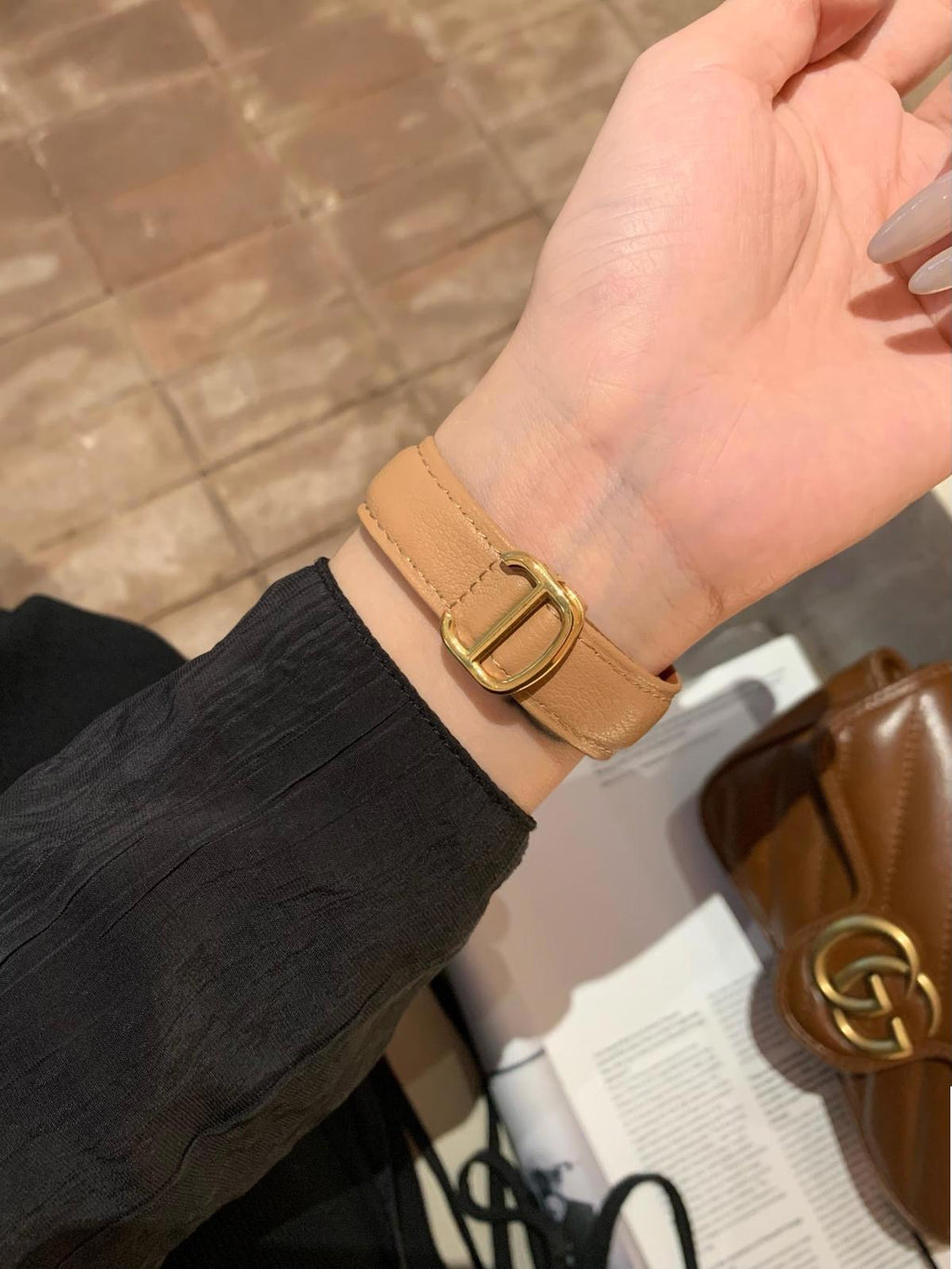 Adjustable Double-D Butterfly-Clasp Vintage Genuine Leather Band for Apple Watch Series 10/9/8/7/6/5 and SE, detail view 13