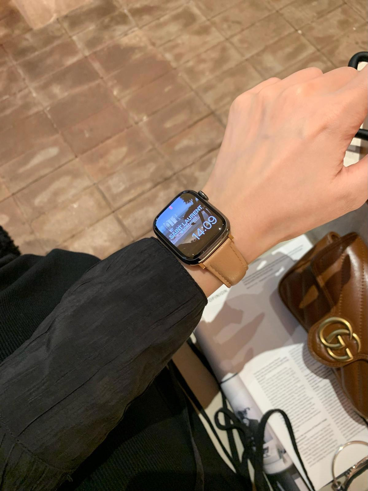 Adjustable Double-D Butterfly-Clasp Vintage Genuine Leather Band for Apple Watch Series 10/9/8/7/6/5 and SE, detail view 14