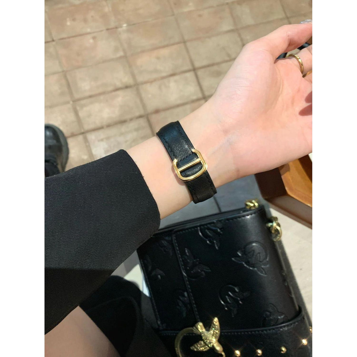 Adjustable Double-D Butterfly-Clasp Vintage Genuine Leather Band for Apple Watch Series 10/9/8/7/6/5 and SE, main view 2
