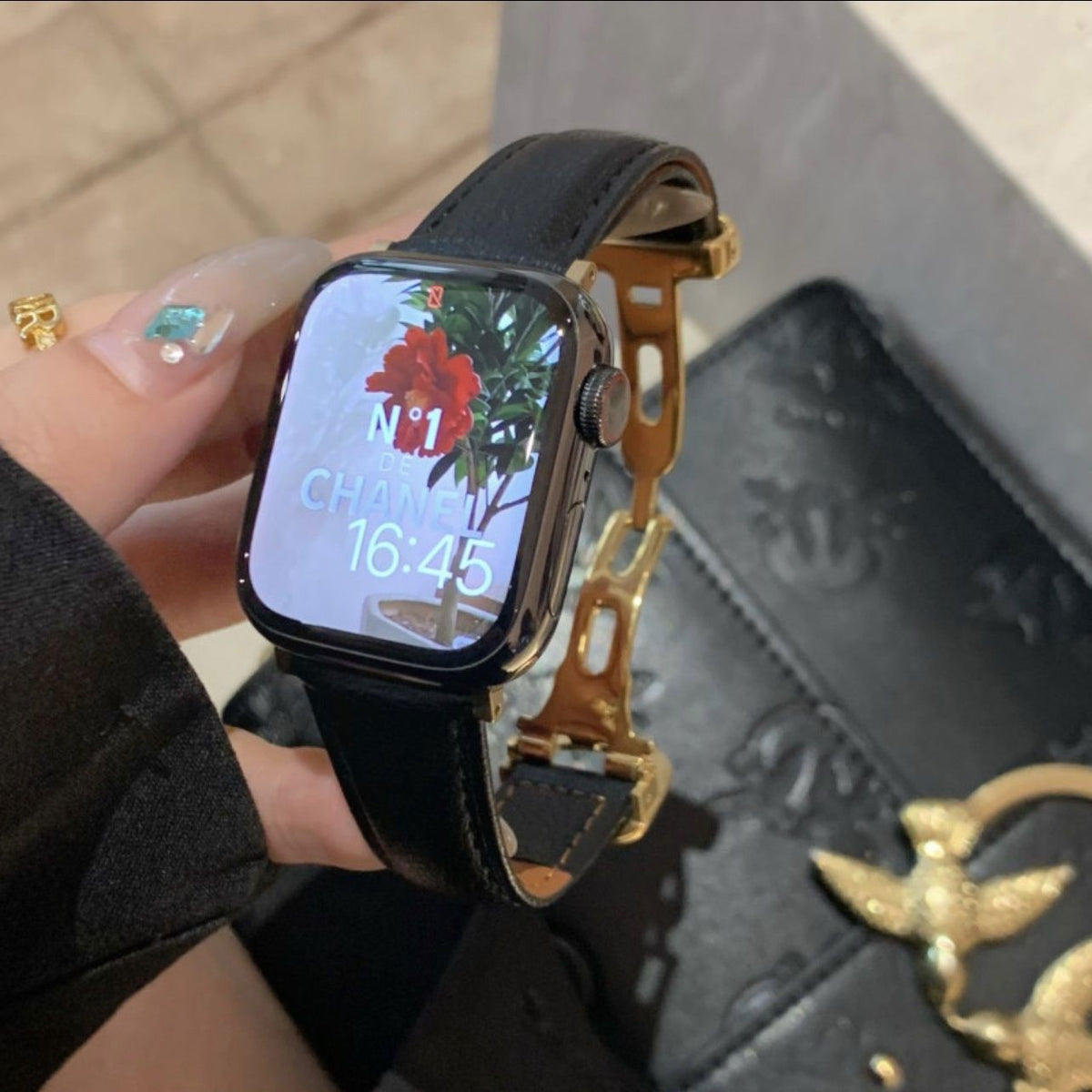 Adjustable Double-D Butterfly-Clasp Vintage Genuine Leather Band for Apple Watch Series 10/9/8/7/6/5 and SE, sku view 1