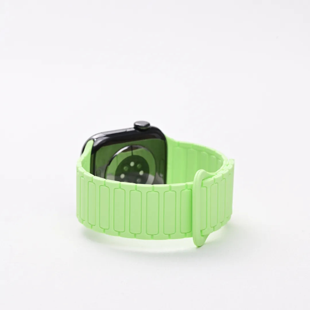 Second-Generation Triple-Stud Magnetic Silicone Band for Apple Watch SE, Series 7–10 and Ultra, Phosphor Green