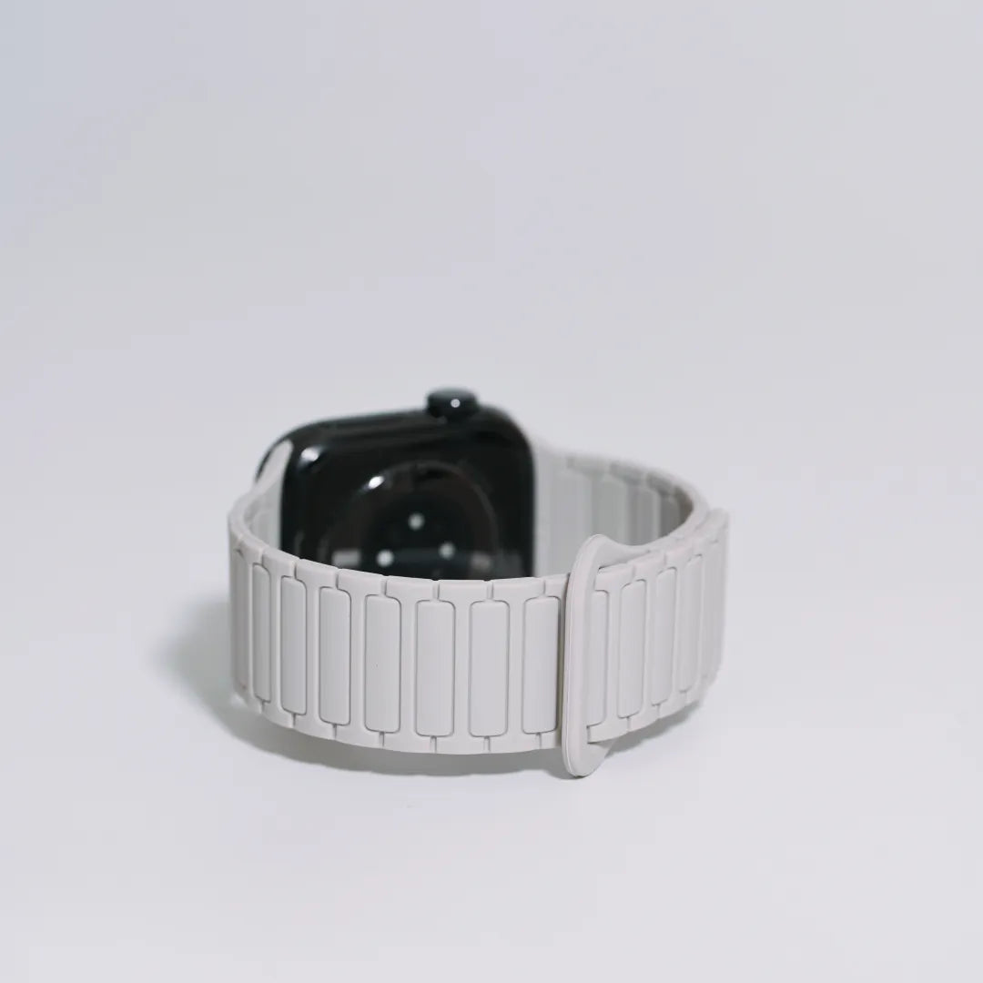 Second-Generation Triple-Stud Magnetic Silicone Band for Apple Watch SE, Series 7–10 and Ultra, Starlight