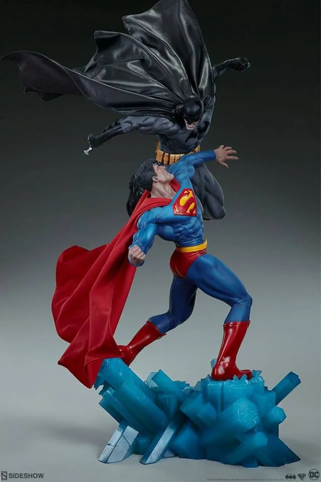 [Pre-Order] SIDESHOW COLLECTIBLES - BATMAN VS SUPERMAN DIORAMA