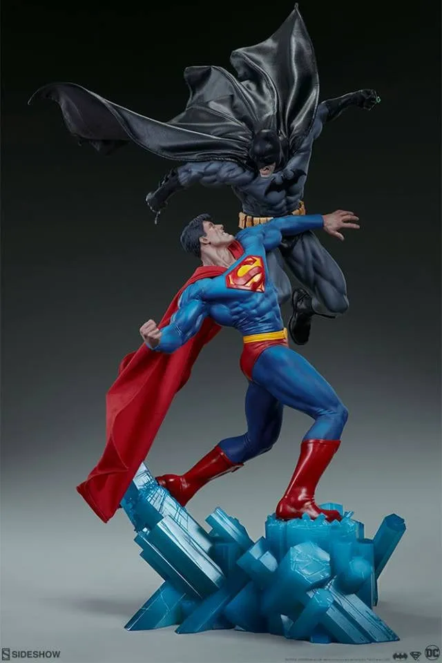 [Pre-Order] SIDESHOW COLLECTIBLES - BATMAN VS SUPERMAN DIORAMA