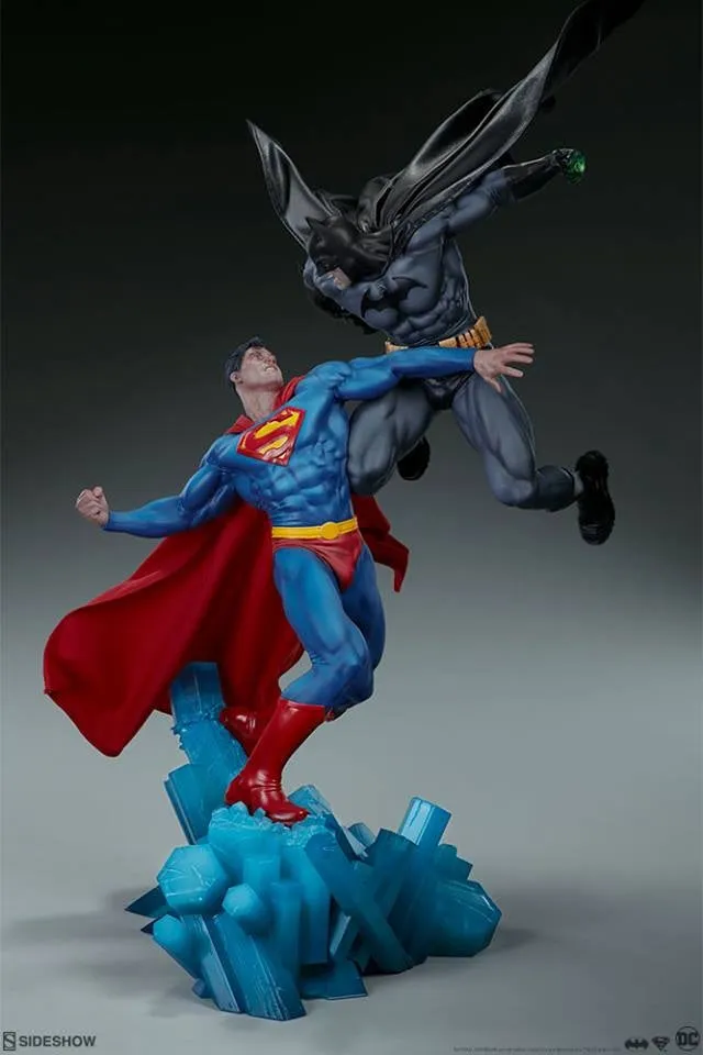 [Pre-Order] SIDESHOW COLLECTIBLES - BATMAN VS SUPERMAN DIORAMA